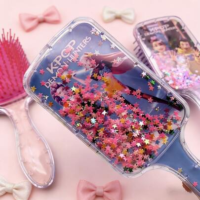 (1 pieza al azar) Cepillo de pelo con cojín de aire de grupo femenino K-POP, cepillo de pelo con mango largo brillante y lleno de brillo con diseño de dibujos animados - Regalo lindo y de moda para amantes de la belleza, ayuda a desenredar el cabello y masajear el cuero cabelludo