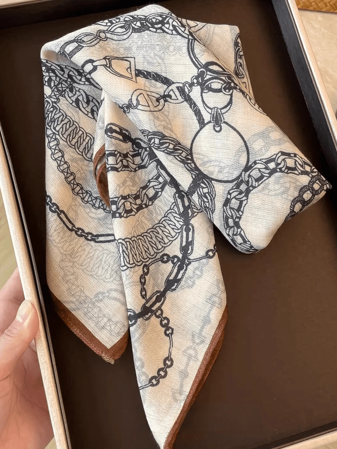 1pc Khaki Retro Artistic Printed Scarf, Versatile Lightweight Travel & Vacation Accessory, Women's Original Design New Arrival Headscarf - Khaki - View 1