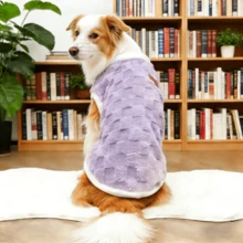 柔软舒适的大型犬抓绒背心，适合中大型犬——防风保暖，金毛寻回犬和拉布拉多犬等大型犬适用——春、秋、冬三季皆宜。 - 淡紫色 - 查看 6