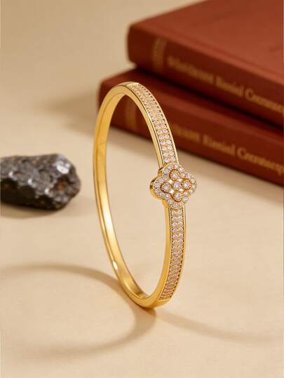 1 Pc - Anniversary Exclusive Stainless Steel Bracelet, Featuring A Four-Leaf Clover Design With Full Zirconia Stones And A Row Of Zirconia Stones. Long-Lasting Shine And Colorfast, Capturing Loving And Warm Moments.