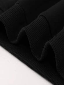 This Hoodie Features A Design Based On The Classic Disney Characters Stitch And Angel, With A Lively And Fun Pattern That Incorporates Cute Heart Elements And Adorable Alien Pet Motifs. The Fabric Is Soft And Warm, Making It Perfect For Everyday Wear, Family Outings, And Various Other Occasions. - 黑色 - 查看 4