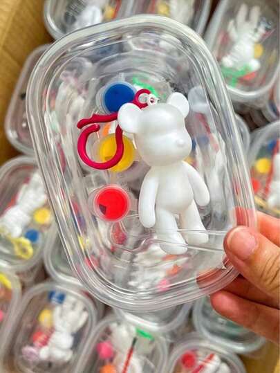 1 Set Of DIY Art Materials, Used For Creating A Three-Dimensional Bear-Shaped Flowing Art Piece (1 Bear, 3 Colors Of Paint, 1 Spoon, 1 Clasp), The Colors Are Randomly Matched.