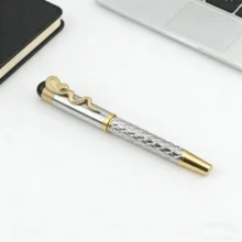 1支高品质金属圆珠笔，蛇形3D笔座设计，兼具圆珠笔和签名笔功能，笔帽镶嵌水钻，笔身采用蛇皮纹理——是送给男士、丈夫和父亲的理想生日礼物。商务办公礼品，配备0.7毫米黑色笔芯，适用于办公、商务、返校、日常文具和送礼场合。 - 金屬筆 - 查看 8