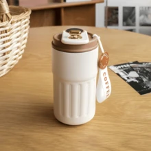 1个450毫升/15.2盎司温度测量保温杯，触摸温度显示咖啡杯，316不锈钢真空保温瓶，双层防漏弹跳盖保温瓶 - 彩色 - 查看 12