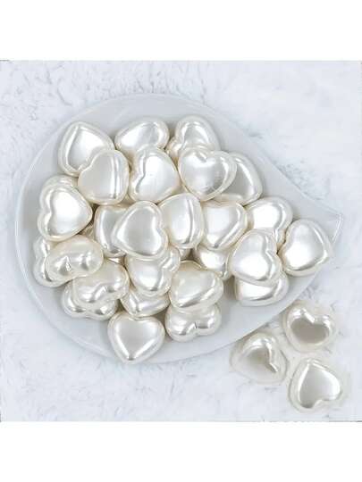 100颗珍珠色心形彩纸屑，适用于婚礼餐桌装饰、母亲节、毕业典礼、婚礼、生日派对、节日庆典等场合。