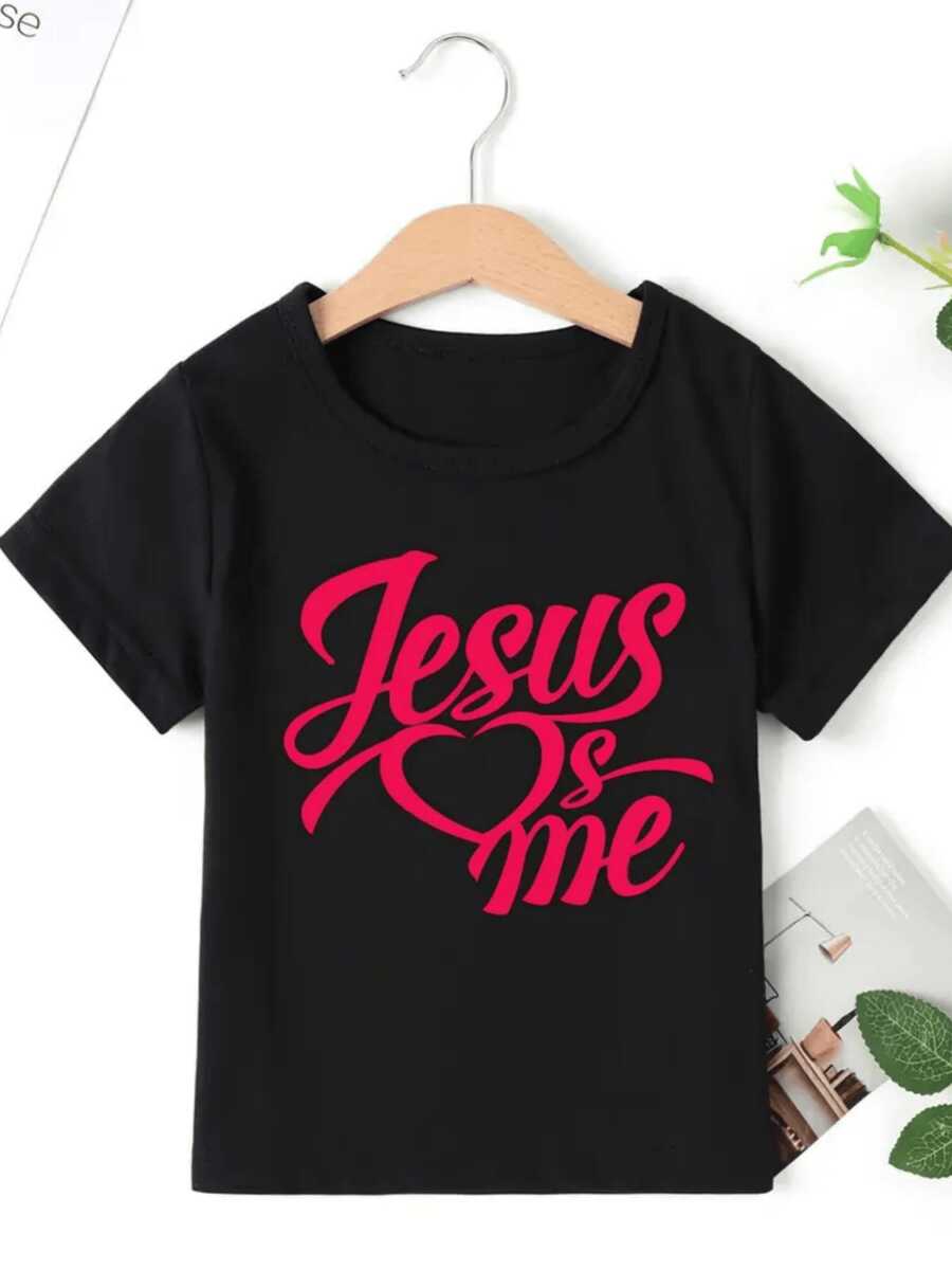 Mensaje inspirador que expresa amor y fe con letras grandes rosadas formando un corazón para transmitir esperanza y confianza camiseta 220g ropa para niños ideal para uso diario cómoda y moderna - Negro - Ver 1