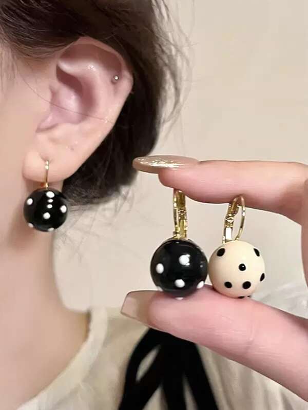 1/2 pares de pendientes de aro francés esférico con puntos, elegantes y de moda, adecuados para vestidos de primavera y verano para mujeres 2026, vacaciones en la playa o fiestas, también un buen regalo para amigos y familiares