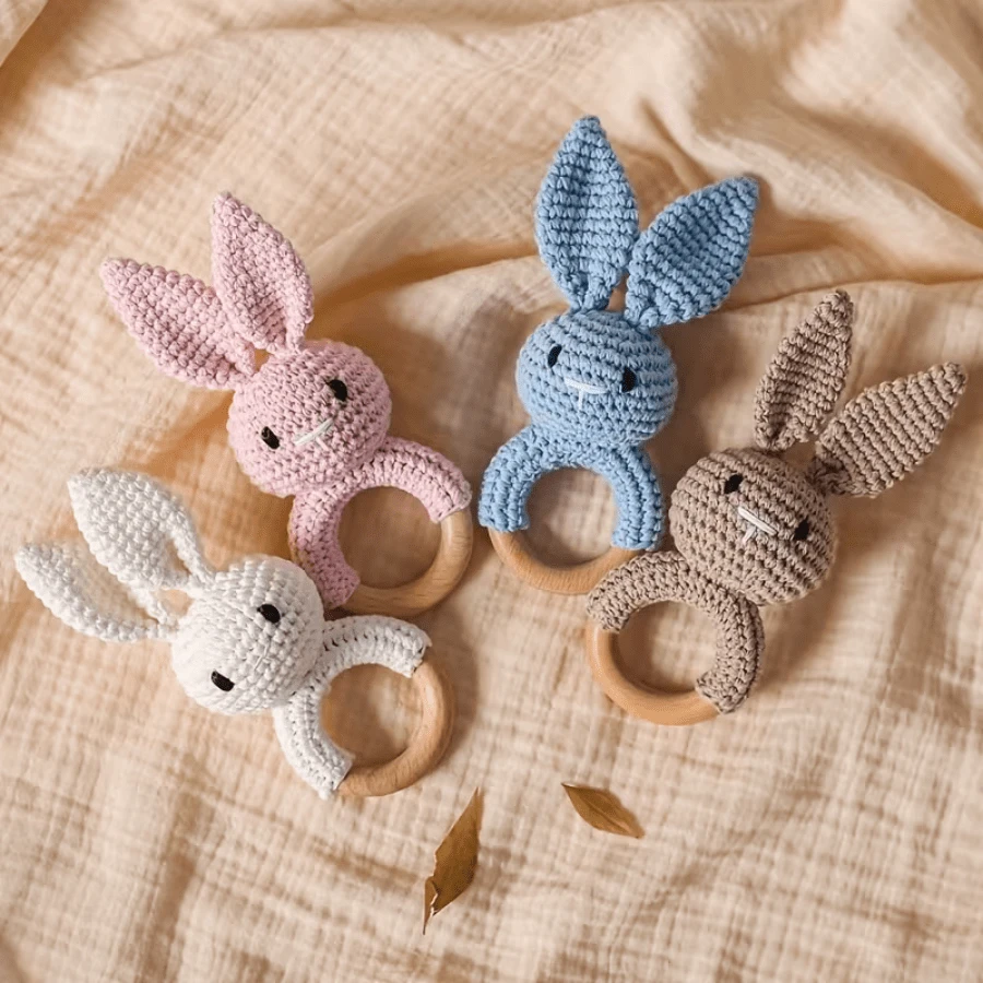 1pc Crochet Rabbit Rattle, Cute Rabbit Grab Doll, Wooden Hand Rattle, Rattle Doll Gift Box, Birthday Gift, Handmade Crochet Animal Rattle, Knitted Cartoon Plush Doll, Soothing Chewable Doll