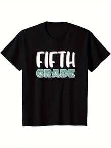 Texto alegre con letras grandes que expresan orgullo por avanzar al quinto grado símbolo de superación y energía positiva para niñas estudiantes camiseta cómoda 220g ideal para ropa para niños casual y divertida - Negro - Ver 1