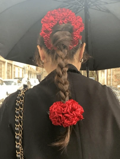 缎面发圈，绒球花朵装饰发绳，法式优雅褶皱发绳，汽车浴室发饰