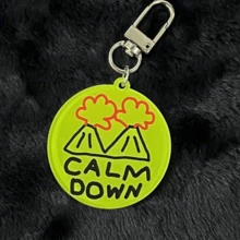 6款亚克力钥匙扣、耳机套、吊坠、情人节汽车装饰、包包挂饰，校园卡通、哥特风、Y2K风格、圣诞礼物、包包配件、证件挂绳、汽车挂饰，采用可爱狗狗插画和字体设计 - 彩色 - 查看 10