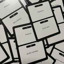 一盒55张饮酒游戏卡牌，桌面互动卡牌，趣味游戏卡牌，非常适合约会、晚餐、周末聚会、派对和特殊场合。也可作为圣诞节、情人节或生日礼物赠送。开启完美沟通时刻，加深彼此关系。 - 彩色 - 查看 6