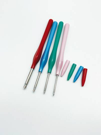 Bộ kim đục lỗ 4 kích cỡ, thiết kế tay cầm chống trượt, ôm sát tay, thích hợp cho thêu đục lỗ bằng chỉ dày, làm thảm, có thể dùng để làm thảm thêu đục lỗ, đế lót ly, tranh trang trí, búp bê và các tác phẩm khác, dụng cụ thiết yếu cho người đam mê thêu đục lỗ.