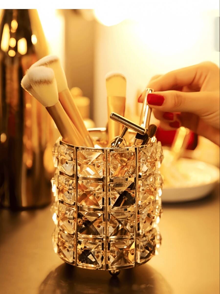Bộ 1 món - Giá đỡ cọ trang điểm bằng pha lê, kệ đựng cọ trang điểm, giá để cọ trang điểm bằng pha lê, hộp đựng mỹ phẩm bằng thủy tinh pha lê tròn kiểu Châu Âu. Thích hợp để đựng bút kẻ mắt, bút kẻ lông mày, cọ trang điểm và các dụng cụ trang điểm. Lý tưởng cho phòng tắm, phòng ngủ hoặc bàn làm việc. Là món quà ngày lễ hoàn hảo cho gia đình và bạn bè. Thích hợp làm quà tặng ngày lễ hoặc quà Giáng sinh cho người thân yêu. - Nhiều màu - Xem 1