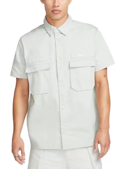  Camisa utilitaria de manga corta con múltiples bolsillos, estilo militar, cómoda y de tejido sólido, para hombres, color plata claro, de Nike Life