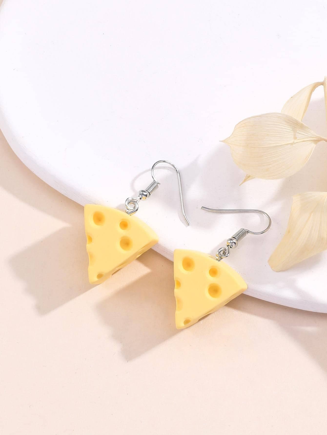 1对仿黄色三角形奶酪可爱树脂耳环 - 彩色 - 查看 1