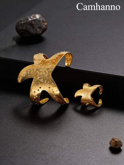 2pcs - Colorfast Stainless Steel Starfish Jewelry Set, 3D Hammered Open Bracelet And Ring, A Luxurious And Exquisite Combination For New Year's Outfits.