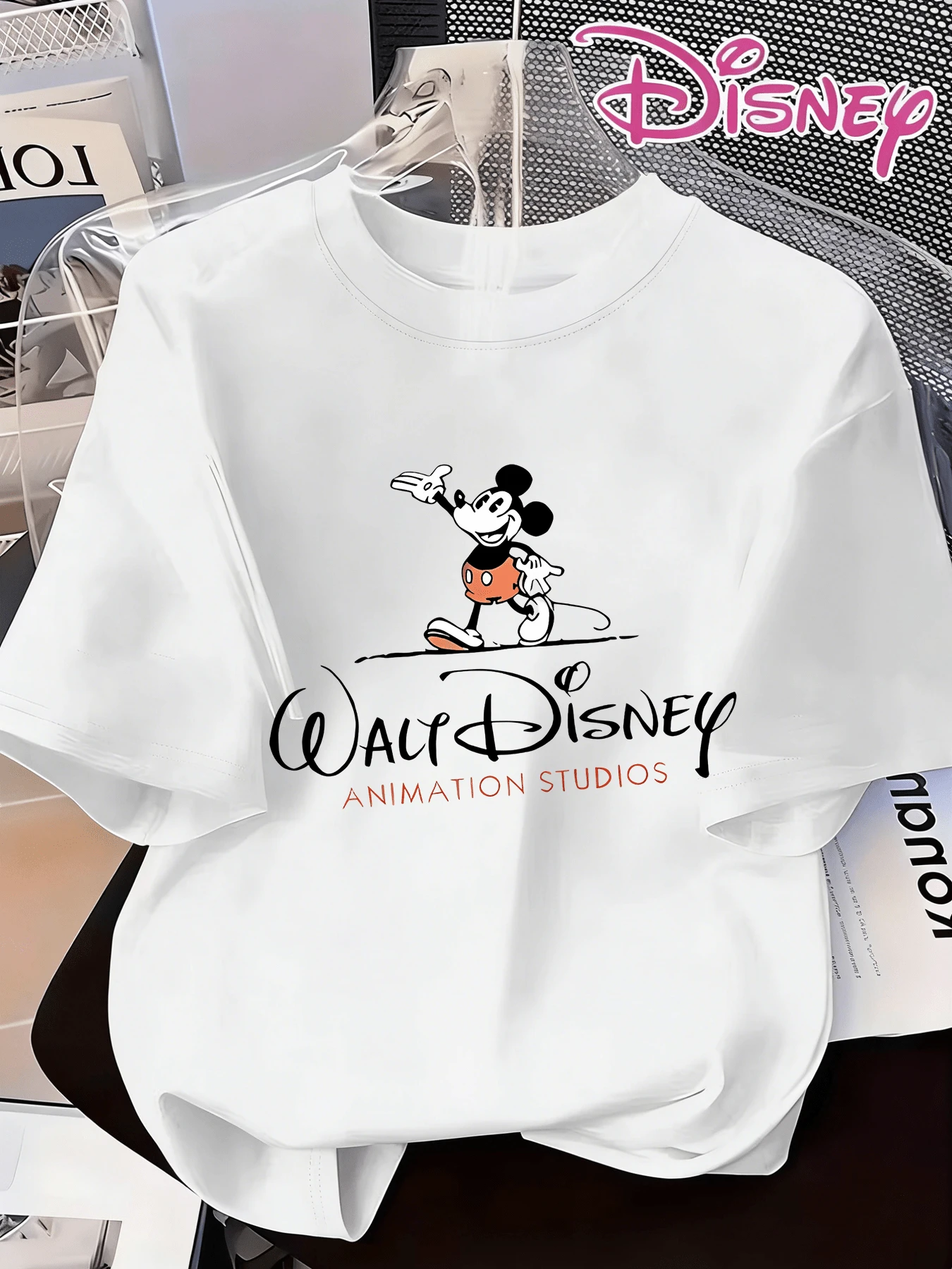 Authentic Disney Mickey Mouse Mouse Stands Above A Horizontal Line, With The Handwritten "Walt Disney" Logo And The Red Printed "Animation Studios" Lettering Below. Disney Summer New Arrival Short-Sleeve T-Shirt Top For Women, Casual Fashion Printed T-Shirt - Blanc - Voir 1