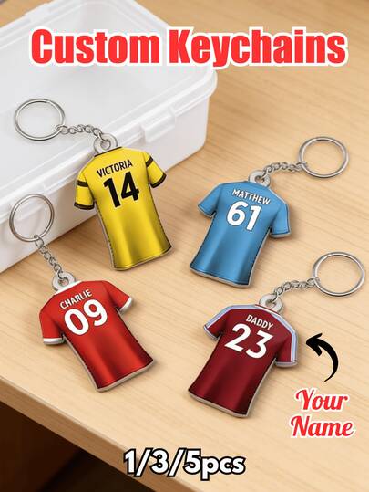 1/3/5 Stück personalisierte Fußballtrikot Schlüsselanhänger - Individualisierte Fußball Trikot Schlüsselringe mit Name & Nummer - Acryl bedruckte Sport Schlüsselanhänger für Fußball WM Fans - Einzigartige personalisierte Geschenke für ihn, Freund, Sohn & Fußballfans - Stilvolles Team Spirit Zubehör für Taschen & Autoschlüssel