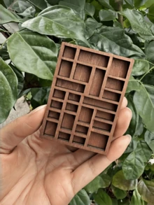 1件裝木製迷你珠寶架礦物標本收納展示架 木製迷你珠寶收納架 迷你收藏品展示盒 復古桌面迷你展示盒 礦物水晶標本格柵展示盒 - 彩色 - 查看 11