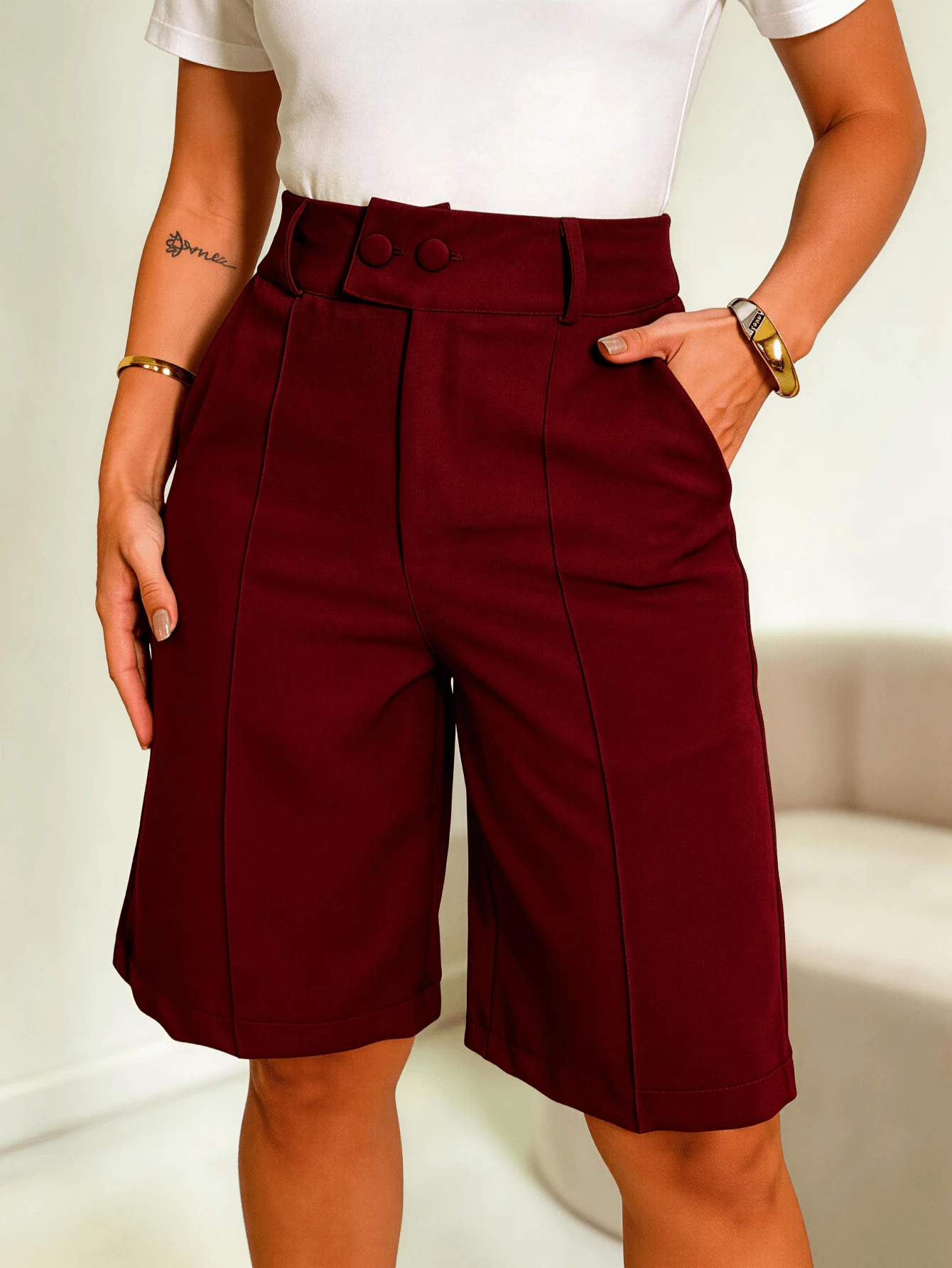 Women's Bermuda Shorts / High Waist / Side Pockets / Two Buttons / Tailored Fabric - 酒紅色 - 查看 1