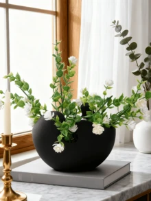 这款纹理树脂花瓶兼花盆，造型不对称，极具艺术感，非常适合在咖啡桌、书桌或窗台上摆放小型植物或枝条。它能为现代生活空间和办公室增添简约自然的气息。 - 彩色 - 查看 13