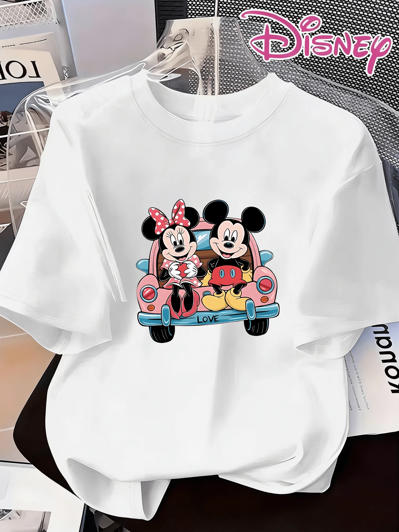 Authentic Disney Mickey And Minnie Mouse Riding In A Pink Car Cartoon Print Summer New Short-Sleeved T-Shirt For Women, Casual And Fashionable Printed T-Shirt. - 白色 - 查看 1