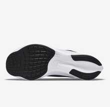 Nike 新款 Zoom Fly 4 男士跑步鞋，碳板缓震回弹，低帮设计，耐穿轻便，休闲日常运动鞋，简约黑白配色，百搭 CT2392-001 - 黑與白 - 查看 4