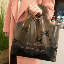 50个装派对礼品服装包装袋，高端女士购物袋，透明半圆形手提收纳袋，黑色蝴蝶结图案包装袋，婚礼包装袋，礼品包装袋，可重复使用包装袋，加厚防水便携大容量手提袋，户外旅行日常用品收纳袋。适用于节日、新年、婚礼、派对、购物、生日礼物袋、派对礼品袋等场合。 - 包裝袋 - 查看 6