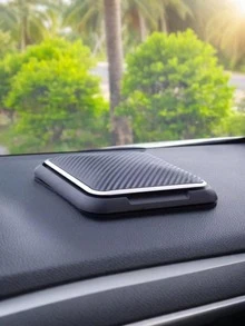 碳纤维纹理车载手机支架 – 三角度可调，防滑硅胶底座，通用型，适用于及大多数智能手机（4.7英寸-6.8英寸），粘性防滑垫遮阳折叠导航手机支架，仪表盘及中控台夹式手机支架 - 手機支架 - 查看 3