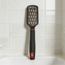 1件套不锈钢刨丝器，可用于刨奶酪、柠檬、大蒜、肉豆蔻、巧克力、水果、蔬菜、生姜等，也可作奶酪切片器使用。 - 黑色 - 查看 8