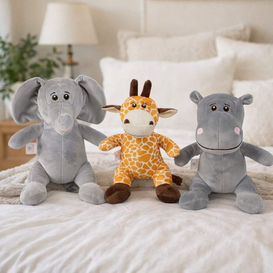 Trio Safari De 35cm Pelúcia - Elefante Girafa Hipopótamo Leão Macaco - Presente Brinquedo Amigos Fofo Animais Iguais A Foto Selva Reino Madagascar - Trio Elefante Girafa Hipopótamo - Visão 1