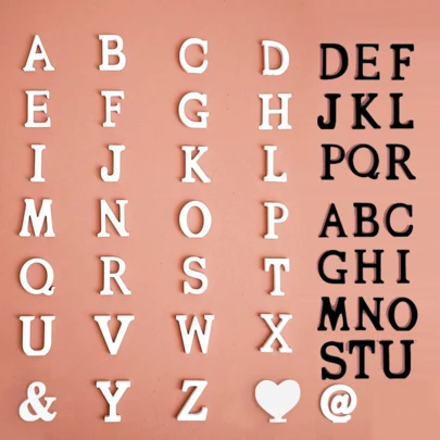 1 literă decorativă acrilică multicoloră - un accent vibrant și modern pentru decorul casei, perfectă pentru afișarea inițialelor sau a cuvintelor inspiraționale