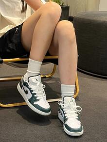 Nike Jordan Air Jordan 1 Low SE Leather Comfortable Versatile Anti-Slip Durable Low-Top Basketball Shoes Green & White - Green and White - View 6
