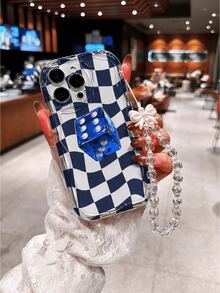 1个全新透明不规则贝壳奶油纹理棋盘格图案TPU手机壳，兼容 17 Pro Max/17/17 Pro/16 Pro Max/16/16 Pro/15 Pro Max/15 Pro/15/14 Pro Max/14 Pro/14/13 Pro/12 Pro/12/11，防摔，带蝴蝶挂绳，适合作为礼物送给家人、朋友、过节、生日、女朋友、男朋友或自用。 - 彩色 - 查看 1