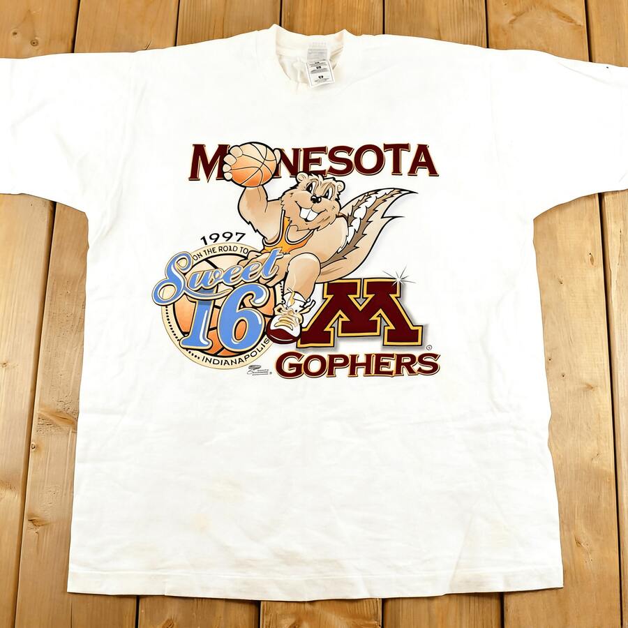 Vintage 1997 Minnesota Golden Gophers Sweet 16 Collegiate T-Shirt L _ NCAAGraphic _ 90s College _ Made In USA _ Spellout Tee - 白色 - 查看 1