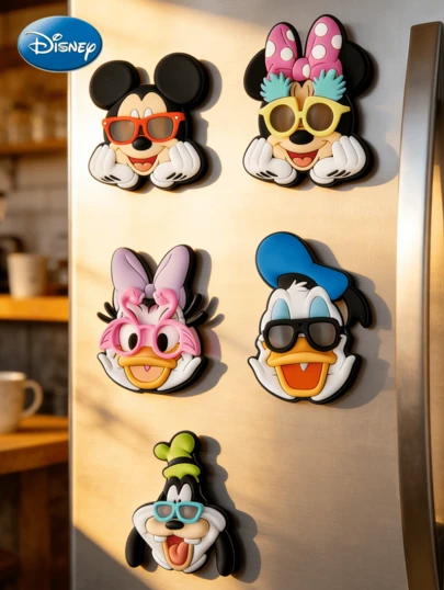 Monogram 1 Nam châm tủ lạnh 3D bằng PVC được cấp phép chính thức của Disney - Mickey, Minnie, Donald & Goofy đeo kính thời trang. Trang trí tủ lạnh và tủ khóa sáng tạo. Kẹp ghi nhớ vui nhộn cho bảng trắng văn phòng. Quà tặng sinh nhật và Giáng sinh lý tưởng.