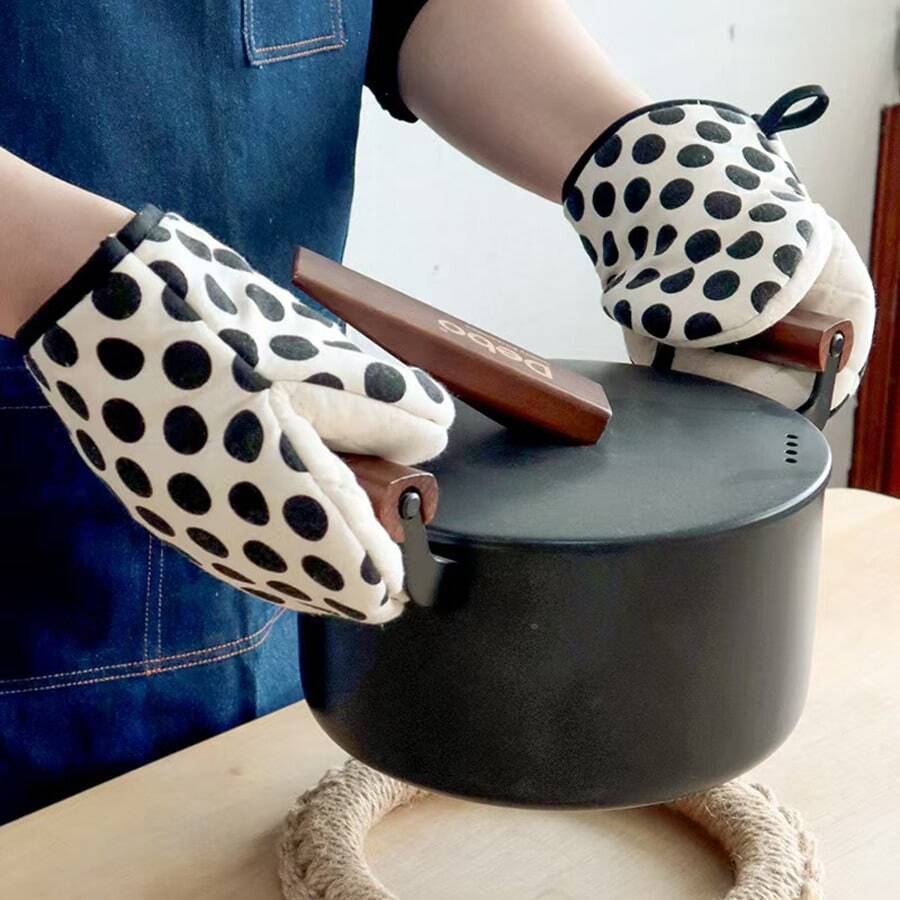 Household Kitchen Oven Insulation Gloves, Microwave Steamer High-Temperature Resistant Special Hand Gloves, Household Baking Heat-Resistant Gloves - View 1