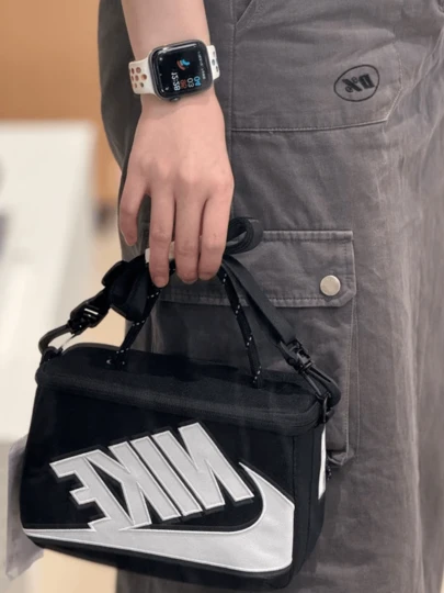  Bolso bandolera/de hombro Nike minimalista y elegante, estilo normal, unisex, estilo pareja, blanco y negro.