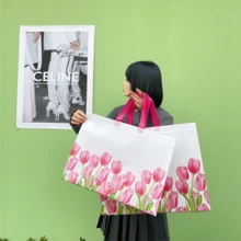 50个装无纺布礼品手提袋，高端派对礼品袋，服装手提袋，加厚礼品袋，花纹包装袋，便携大容量手提袋。可重复使用，适合女士购物手提包；节日、新年、婚礼、购物袋、生日礼品袋、派对礼品袋。 - 包裝袋 - 查看 4