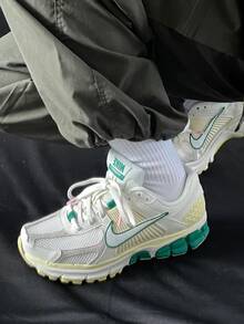 Nike Air Zoom Vomero 5 低帮休闲训练鞋，适合城市通勤和跑步，男女通用设计，米绿色 - 米綠色 - 查看 8