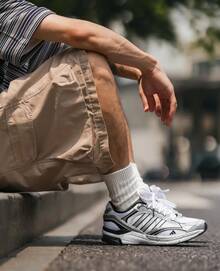 Adidas SPIRITAIN 2.0 舒适百搭 PU 面料合成皮革轻便透气低帮城市通勤休闲跑鞋，男女通用，白银色 - 白銀色 - 查看 5