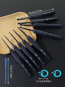 Bộ 4 kim móc - Kim loại, dùng được cả bốn mùa, tay cầm mềm màu xanh dương, 2 kim đánh dấu mũi + 1 kim đan - Dụng cụ đan móc DIY, thích hợp cho len, túi xách, dép, khăn quàng cổ. - Bộ kim móc cán xanh - Xem 6