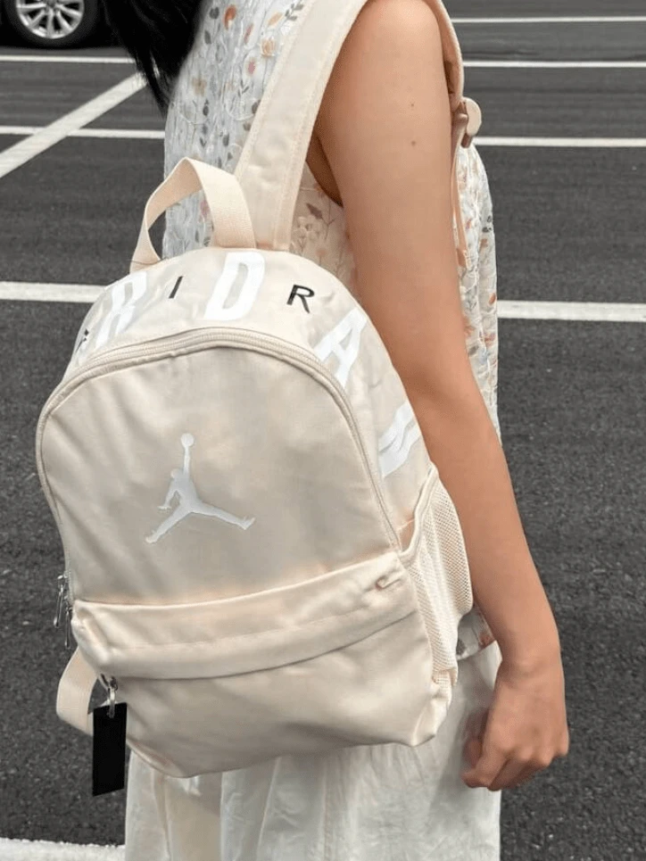 Nike ELEMENTAL系列 外收 拉鍊開合口袋 拼接網眼訓練雙肩包 男女同款 - 珍珠白 - 查看 1