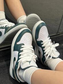 Nike Jordan Air Jordan 1 Low SE Leather Comfortable Versatile Anti-Slip Durable Low-Top Basketball Shoes Green & White - Green and White - View 9