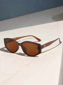 A Pair Of Retro Cat-Eye Fashion Glasses, Unisex And Perfect For Street Style, Daily Outfits, Beach Activities, Or Parties. - Multicolor - View 6