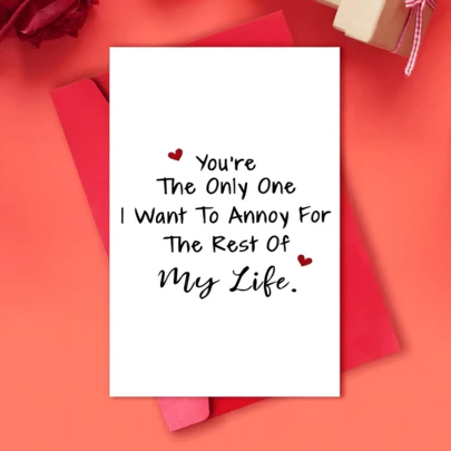 بطاقة عيد الحب ذات التصميم البسيط باللونين الأسود والأبيض - "أنت الوحيد الذي أريد إزعاجه" اقتباس رومانسي، هدية عيد زفاف أنيقة وعيد ميلاد مضحكة ولكن رومانسية للأزواج