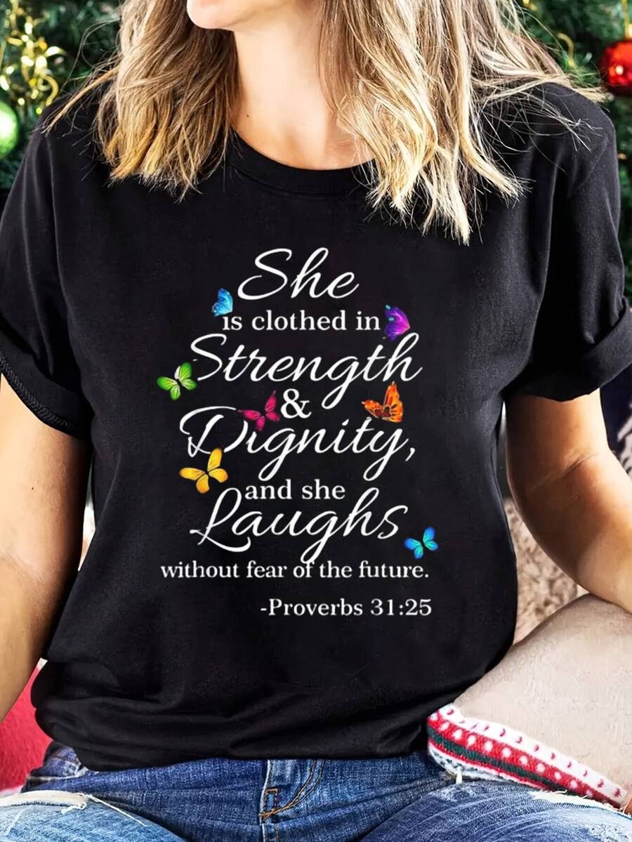 Camiseta de cuello redondo con estampado "Ella está vestida de fuerza y dignidad", top informal de manga corta - Negro - Ver 1