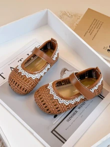 1双女童编织镂空+白色蕾丝边合成革材质透气防滑圆头低帮平底凉鞋，甜美波西米亚风玛丽珍鞋，适合夏季海滩和日常穿着 - 棕色 - 查看 10