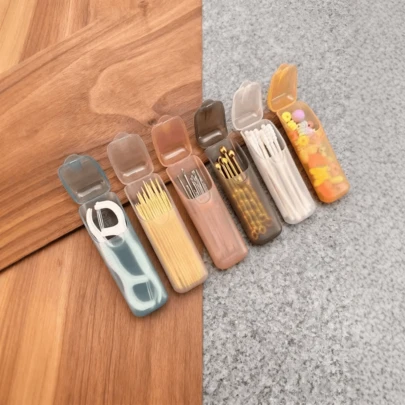 1/3/5 صندوق تخزين أسنان محمول وخيط تنظيف الأسنان - حاوية أقراص محكمة الإغلاق ومقاومة للتسرب مع غطاء شفاف، حامل رعاية الأسنان المدمج للأعواد والخيط - صندوق بلاستيكي متين للسفر والخارج والمنزل والمكتب - تصميم موفر للمساحة، رف أعواد الأسنان، تنظيم المنزل، أنيق، إغلاق محكم، مسافر متكرر، علبة أعواد الأسنان إبداعية، صندوق تخزين أعواد الأسنان المنزلية، منظم أعواد الأسنان والدلو